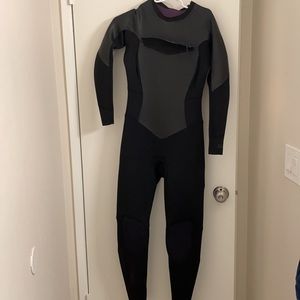 Billabong women’s 3/2 wetsuit